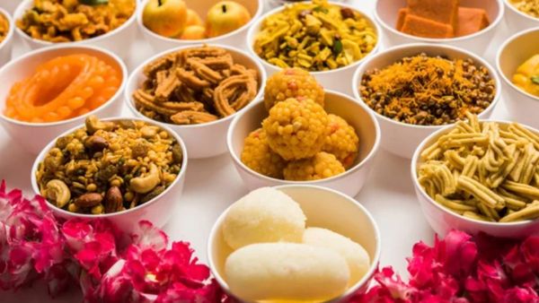 நாளைக்கு தீபாவளி! இன்று ஒரே நாளில் செய்யக் கூடிய ஈஸி ஸ்னாக்ஸ் ரெசிபிஸ்! தட்டை முதல் மிக்ஸர் வரை!