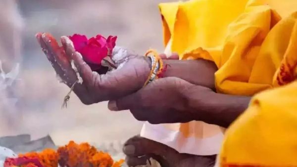 விடிஞ்சா மகாளய அமாவாசை.. மறந்தும் இந்த தப்பை மட்டும் செய்துடாதீங்க.. தர்ப்பணம் செய்வதில் இத்தனை பலனா