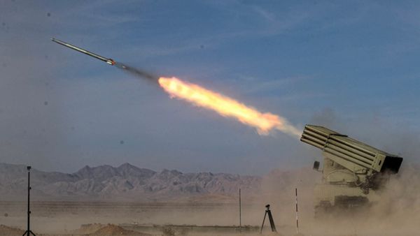 மக்கள் கொந்தளிப்பால் கனத்த மவுனம் கலைத்த ஈரான்.. இஸ்ரேலை கதறவிட்ட நூற்றுக்கணக்கான ஏவுகணைகள்!