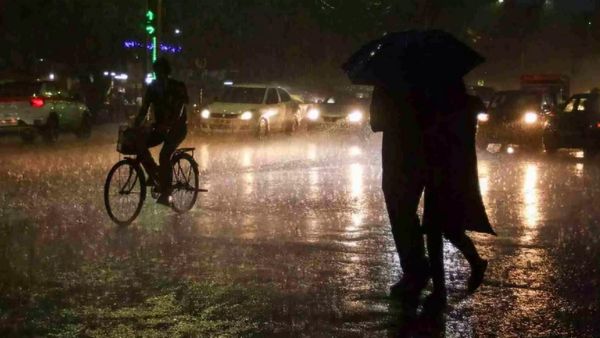 சென்னையில் இரவு முழுக்க டமால் டுமீல்.. கொட்டி தீர்த்த கனமழை.. இன்றும் கனமழைக்கு வாய்ப்பு