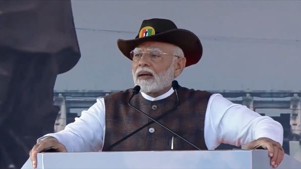 ஒரே நாடு ஒரே தேர்தல், பொது சிவில் சட்டம், ஒரே ரேஷன் கார்டு.. தீபாவளி நாளில் மோடி வீசிய 'அணுகுண்டு'!
