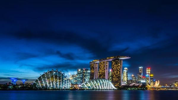 சிங்கப்பூரில் வங்கி கணக்கில் தவறுதலாக வரவு வைக்கப்பட்ட பல லட்சம்.. செலவு செய்த இந்தியருக்கு சிறை