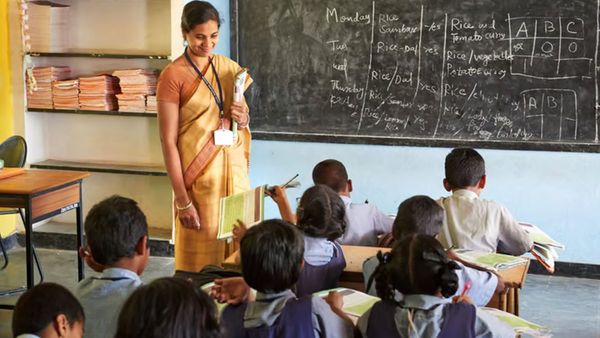 தமிழகத்தில் தவிக்கும் பள்ளிகள்.. சமக்ர சிக்‌ஷா அபியான் நிதி நிறுத்தப்பட்டது ஏன்? மத்திய அரசு பதில்