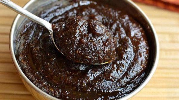 வயிறு முட்ட பலகாரங்கள் சாப்பிட்டு ஜீரணமாகவில்லையா? தீபாவளி லேகியம் இருக்கே! வீட்டிலேயே செய்யலாம்