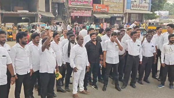 நீதிமன்றத்தில் நடந்த கொடூரத்தை கண்டித்து வழக்கறிஞர்கள் போராட்டம்! சென்னை ஐகோர்ட் அருகே சாலை மறியல்