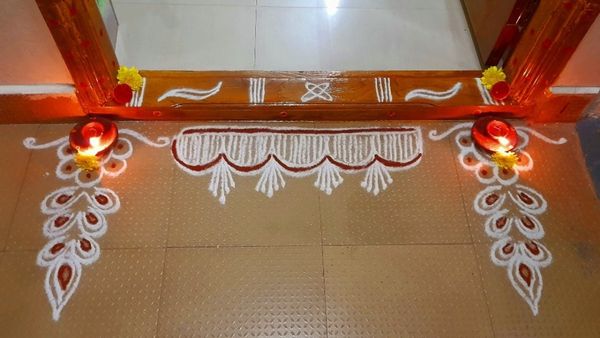 வாசற்படியில் ஏன் உட்காரக் கூடாது? முன்னோர்கள் எதையும் சும்மா சொல்லிவிடவில்லை!