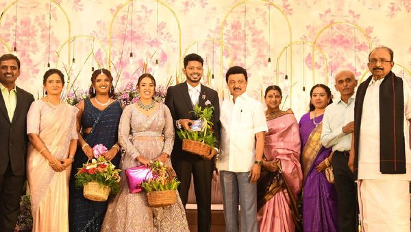 அண்ணா கொள்ளுப்பேத்தி திருமண வரவேற்புக்கு சென்று வாழ்த்திய முதல்வர் ஸ்டாலின்.. கூட யார்னு பாருங்க!