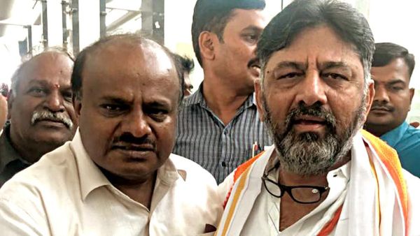 கர்நாடகா:தம்பியை தோற்கடிப்பீங்களா? 'குமாரசாமி' கோட்டைக்குள் நுழைந்து 'சம்பவம்' செய்த டிகே சிவகுமார்!