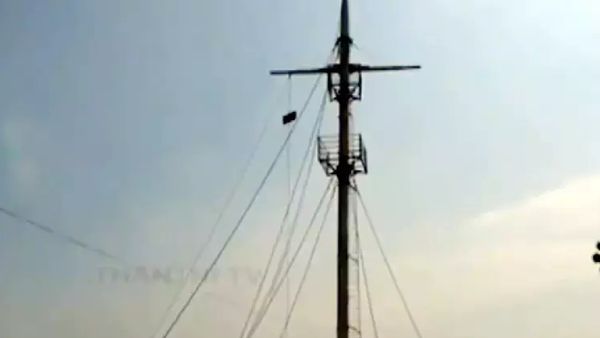 Cyclone Alert: தமிழ்நாட்டில் 9 துறைமுகங்களில் 1ம் எண் புயல் எச்சரிக்கை கூண்டு ஏற்றம்!