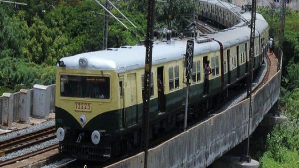 மெட்ரோவுக்கு போட்டியாக ஏசி புறநகர் மின்சார ரயில்கள்! கடற்கரை-தாம்பரம் டிக்கெட் விலை இதுதான்!