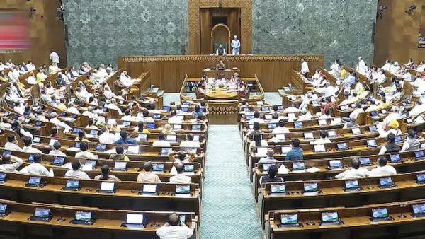 நாடாளுமன்ற குளிர்காலக் கூட்டத்தொடர் இன்று தொடங்குகிறது.. 16 மசோதாக்களை நிறைவேற்ற திட்டம்? என்னென்ன?