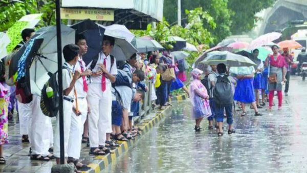 திணறடித்த கனமழை திருவாரூரை தொடர்ந்து சிவகங்கைக்கும் விடுமுறை.. மாணவர்களுக்கு பறந்த அறிவிப்பு!