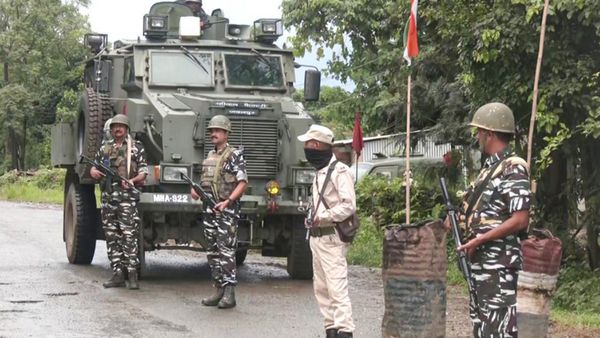 மணிப்பூர்: 11 பேர் சுட்டுக்கொலை.. தாக்குதலை தொடர்ந்து பாதுகாப்புப் படையினர் அதிரடி!