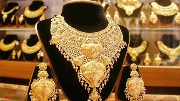 இனி தங்கம் வாங்க துபாய்க்கு போக வேண்டாம்! இருக்கவே இருக்கு பூடான்! போய் அள்ளுங்க! ஒரு கண்டிஷன்! 
