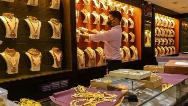 Gold Rate Today: தங்கம் விலை குறையும் வாரம் போலயே! பெரும் சரிவு! சட்டுபுட்டுனு கடைக்கு போங்க 