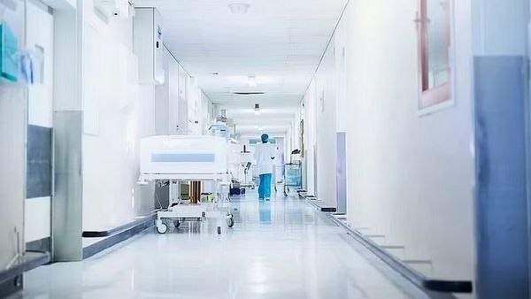 இந்துக்கள் மீது தாக்குதல்..வங்கதேச நோயாளிகளுக்கு சிகிச்சை கிடையாது.. கொல்கத்தா மருத்துவமனை அறிவிப்பு