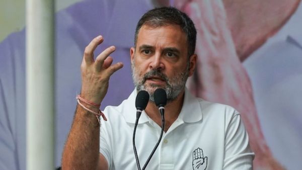 எம்எல்ஏக்களை விலைக்கு வாங்குபவர்களால் எப்படி அரசியலமைப்பை பாதுகாக்க முடியும்? ராகுல் கேள்வி