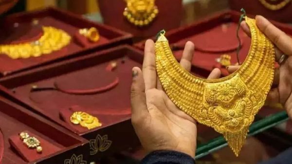 Gold Rate Today: ஆஹா தங்கம் விலை குறைந்திடுச்சே! சென்னையில் ஒரு சவரன் எவ்வளவு? 