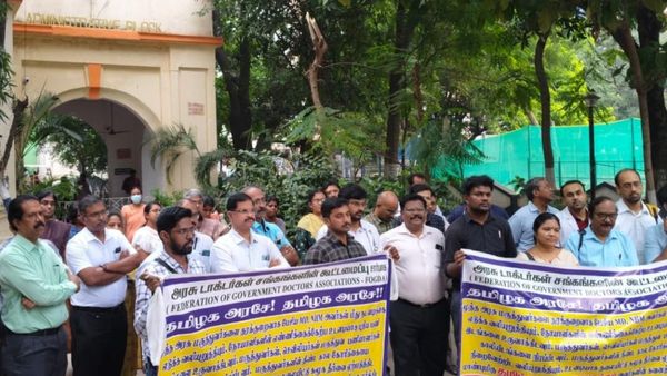 செல்லாது.. சுகாதார துறை செயலர் குறிப்புகளுக்கு எதிர்ப்பு! தீவிரமாகும் அரசு மருத்துவர்கள் போராட்டம்!