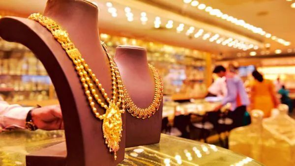 அடுத்த வாரம் தங்கம் விலை ஏறிடுமாம்.. இதுதான் வாங்குவதற்கு ரைட் டைம்.. நகை வியாபாரிகள் நறுக் 