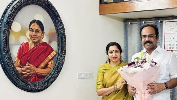 1800 ரூபாய் வாடகை வீடு டூ எம்பி பதவி..! அமைச்சர் காரில் ஏறாத மகள்.. கண் கலங்கிய தமிழச்சி