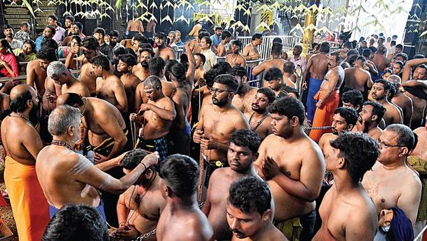 இன்று கார்த்திகை 1: சபரிமலைக்கு மாலை அணிவதற்கான நல்ல நேரம் என்ன? 