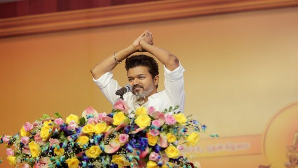 மாவீரம் போற்றுதும்.. மாவீரம் போற்றுதும்.. மாவீரர் நாள் தினம்! நச்சுனு நாலே வார்த்தையில் முடித்த விஜய்!