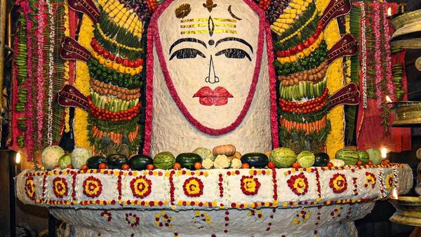 ஐப்பசி மாத பவுர்ணமியில் மட்டும் சிவலிங்கத்திற்கு அன்னாபிஷேகம் ஏன்? மெய்சிலிர்க்க வைக்கும் காரணம்!