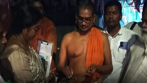 நீங்களே வச்சிக்கோங்க.. சூரியனார் கோயில் மட பொறுப்பை அறநிலையத்துறையிடம் ஒப்படைப்பதாக ஆதீனம் அறிவிப்பு