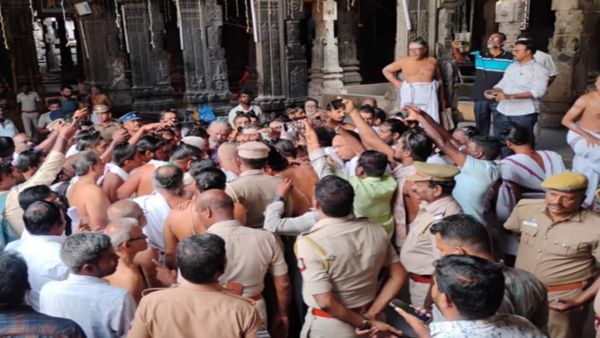 கொடி மரத்தை நெருங்கவிடாமல் தடுப்புகளை வைத்த தீட்சிதர்கள்.. சிதம்பரம் கோவிலில் என்ன நடக்கிறது?