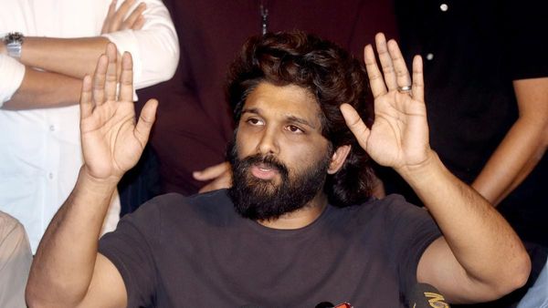 தொக்கா மாட்டிக்கொண்ட அல்லு அர்ஜுன்.. இன்று காலை மீண்டும் விசாரணைக்கு ஆஜராக போலீசார் சம்மன்!