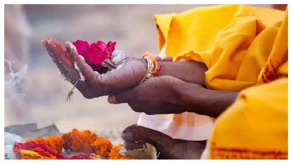 முன்னோர்கள் போட்டோவை கிச்சனில் வைக்கலாமா? இறந்தவர் கனவில் அழுகிறாரா? இந்த அறிகுறி தெரிந்தால் ஜாக்கிரதை