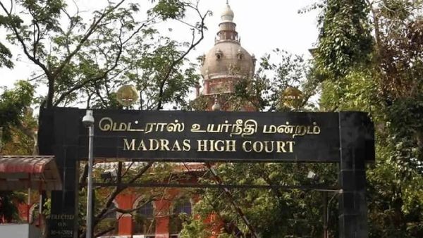 குற்ற வழக்குகளில் சிக்கியவர்கள் வெளிநாடு செல்லும் விவகாரம்.. சென்னை உயர்நீதிமன்றம் அதிரடி தீர்ப்பு