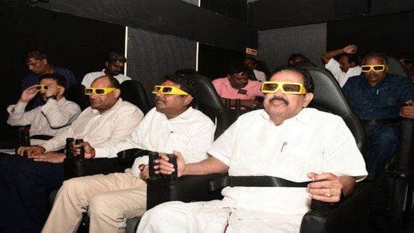 வண்டலூருக்கு வரப்பிரசாதம்.. 7டி தியேட்டரில், கூலிங் கிளாசுடன் சினிமா பார்க்கறது யார் பாருங்க.. சபாஷ்