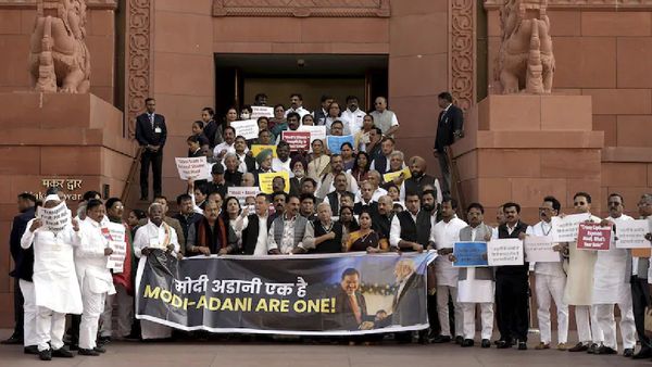 அதானி ஊழல்: நாடாளுமன்றத்தில் இந்தியா கூட்டணி எம்பிக்கள் இன்றும் போராட்டம்- ராஜ்யசபாவில் வெளிநடப்பு!