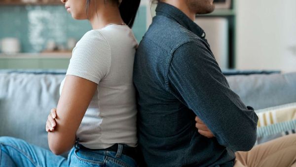 உங்கள் கணவர் படுக்கையில் டார்ச்சர் கொடுப்பாரா? டைவர்ஸ் ஆகிடுமா? ஜாதகத்தை வைத்தே தெரிஞ்சிக்கலாமே!