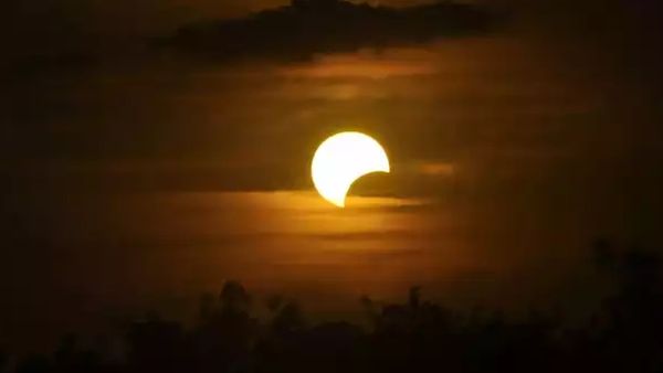 Solar Eclipse: 2025 இல் அமாவாசையன்று இரு சூரிய கிரகணங்கள்! எந்தெந்த ராசிகளுக்கு நன்மை தெரியுமா?