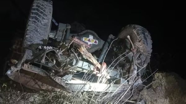 காஷ்மீரில் பள்ளத்தில் கவிழ்ந்த ராணுவ வாகனம்! 5 வீரர்கள் பரிதாபமாக பலி