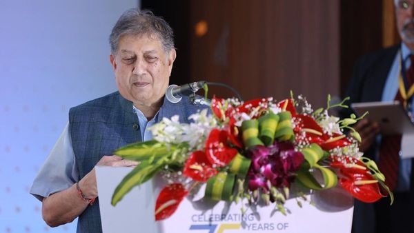 இந்தியா சிமெண்ட்ஸ் பதவிகளில் இருந்து சீனிவாசன், ரூபா குருநாத் ராஜினாமா.. வசப்படுத்தியது அல்ட்ராடெக்!