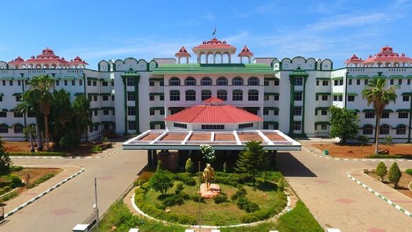 போலி ஆதார் அட்டை தயாரித்து கிரையப்பத்திரம்.. அதிர வைத்த மோசடி.. உயர்நீதிமன்றம் அதிரடி உத்தரவு