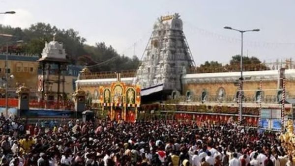 பவுர்மணியாச்சே! அதுதானா? திருப்பதியில் அலைமோதிய கூட்டம்! ஏழுமலையானை தரிசிக்க இத்தனை மணி நேரமா? 