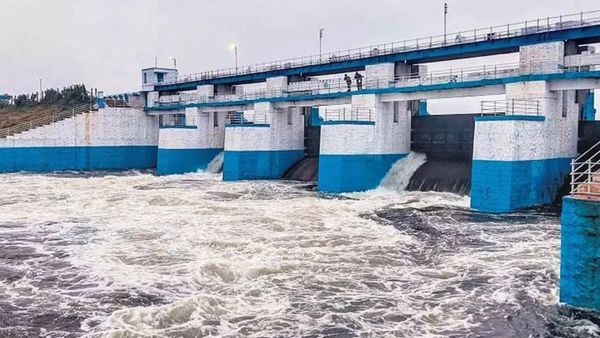 சென்னையில் வீடுகளை சூழ்ந்த வெள்ளம்.. செம்பரம்பாக்கம் ஏரியில் தண்ணீர் திறப்பு ஏன்? அமைச்சர் விளக்கம்!