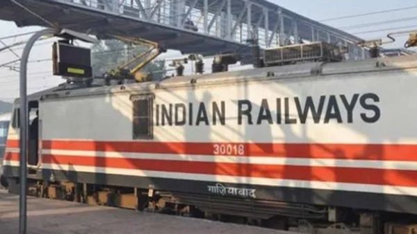 இந்தியன் ரயில்வேயில் வேலை.. 1,036 பணியிடங்கள்! கை நிறைய சம்பளம்.. யாரெல்லாம் விண்ணப்பிக்கலாம்