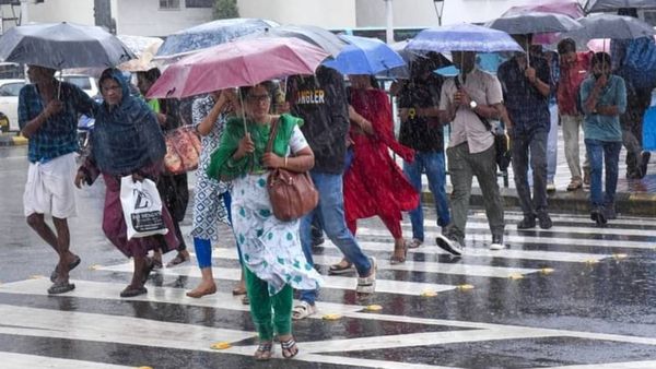 தத்தளிக்கும் புதுச்சேரி.. விடாத மழை.. புதுச்சேரி + தமிழ்நாட்டில் 6 மாவட்டங்களுக்கு ரெட் அலர்ட்