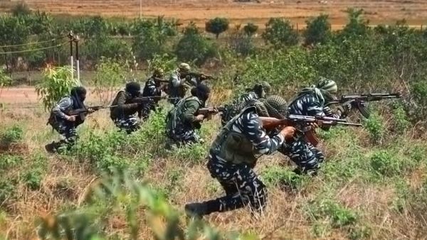 38 மாவட்டங்களில் இப்பவும் 'நடமாடும்' நக்சல்கள்.. 2023-ல் 138 பேரை பலி கொண்ட மாவோயிஸ்டுகள்!