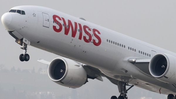 விமானத்தில் தம்பதி உடலுறவு! வீடியோ எடுத்து ரன்னிங் கமென்ட்ரியுடன் இணையத்தில் கசியவிட்ட விமான குழு