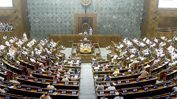 அரசியலமைப்பு சட்டம் ஏற்றுக்கொள்ளப்பட்ட 75வது ஆண்டு! நாடாளுமன்றத்தில் இன்று விவாதம்