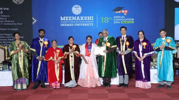 காஞ்சிபுரம் மீனாட்சி உயர்கல்வி மற்றும் ஆராய்ச்சி கழகத்தில் பட்டமளிப்பு விழாவில் 832 பேருக்கு பட்டம்