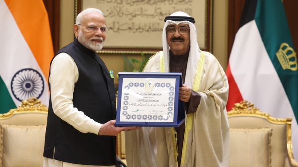 பிரதமர் நரேந்திர மோடிக்கு குவைத்தின் உயரிய தேசிய விருது 