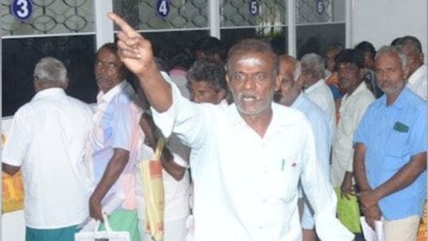 திண்டுக்கல் தாசில்தார் ஆபீசில் பத்திரம் எங்கே? சீ, கேவலம்.. அரசு அதிகாரிகள் பூரா மோசம்: யாரிந்த நபர்